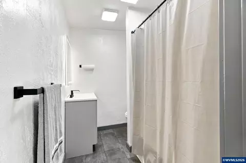 Bath - 390 Sunset Ave N, Keizer, OR 97303 photo 1 of 5