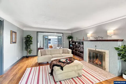 Living - 390 Sunset Ave N, Keizer, OR 97303 photo 1 of 4