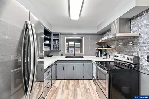 Kitchen - 390 Sunset Ave N, Keizer, OR 97303 photo 1 of 3