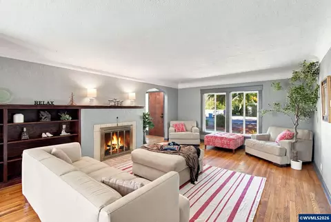 Living - 390 Sunset Ave N, Keizer, OR 97303 photo 2 of 4