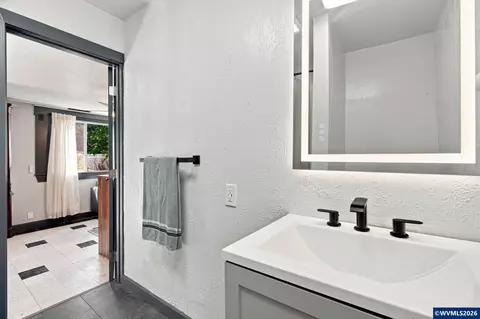Bath - 390 Sunset Ave N, Keizer, OR 97303 photo 2 of 5