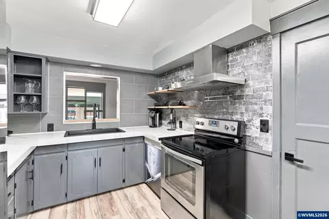 Kitchen - 390 Sunset Ave N, Keizer, OR 97303 photo 3 of 3