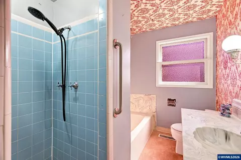 Bath - 390 Sunset Ave N, Keizer, OR 97303 photo 4 of 5