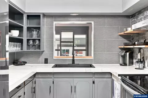 Kitchen - 390 Sunset Ave N, Keizer, OR 97303 photo 2 of 3