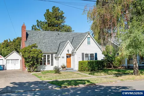 399 24th St NE, Salem, OR 97301