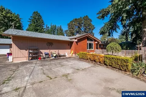 960 Grape St, Sweet Home, OR 97386