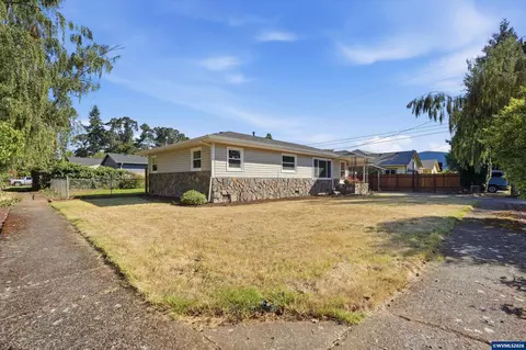 722 Elm St, Woodburn, OR 97071