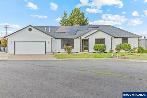 210 SE Ironwood Ave, Dallas, OR 97338