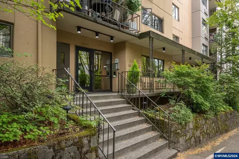 2021 SW Main Apt 32 St, Portland, OR 97205