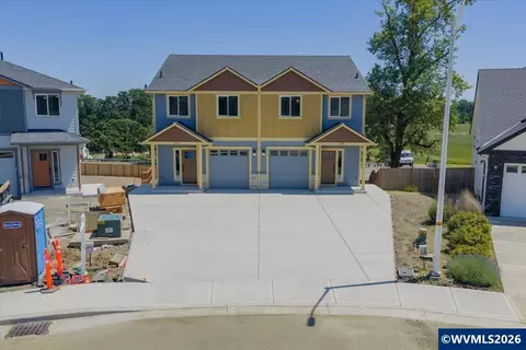 595-597 NEvergreen Ave, Dallas, OR 97338