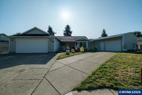 1049 29th Ave, Sweet Home, OR 97386