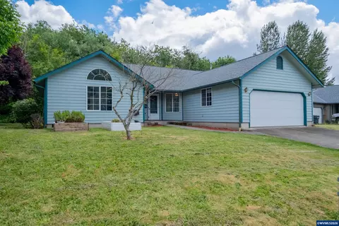 2295 Ironwood St, Sweet Home, OR 97386