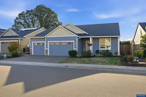 329 S 7th St, Carlton, OR 97111