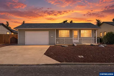 540 W Clackamas Cir, Woodburn, OR 97071