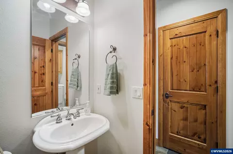 Bath - 57414 Sun Eagle Ln, Sunriver, OR 97707 photo 2 of 2
