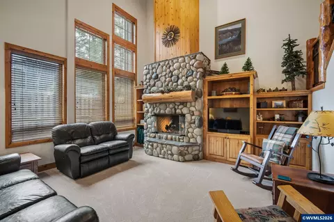 Living - 57414 Sun Eagle Ln, Sunriver, OR 97707 photo 1 of 2