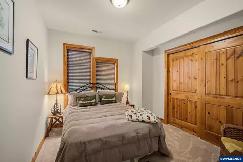 Bedroom - 57414 Sun Eagle Ln, Sunriver, OR 97707 photo 5 of 5