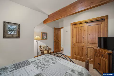 Bedroom - 57414 Sun Eagle Ln, Sunriver, OR 97707 photo 4 of 5