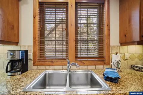 Kitchen - 57414 Sun Eagle Ln, Sunriver, OR 97707 photo 2 of 4