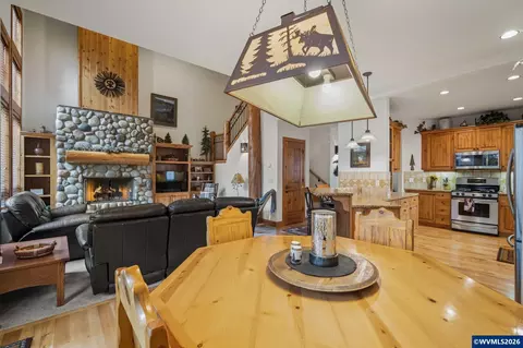 Dining - 57414 Sun Eagle Ln, Sunriver, OR 97707 photo 3 of 3