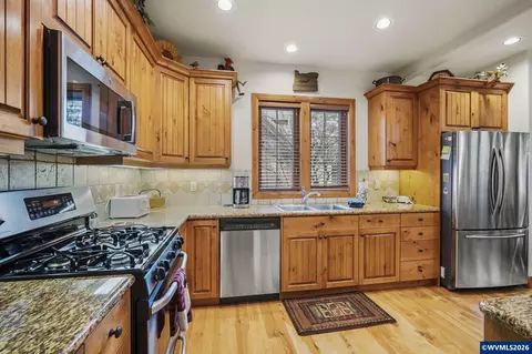 Kitchen - 57414 Sun Eagle Ln, Sunriver, OR 97707 photo 4 of 4