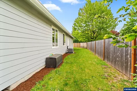 Exterior - 1107 Echo Hollow Rd, Eugene, OR 97402 photo 6 of 8