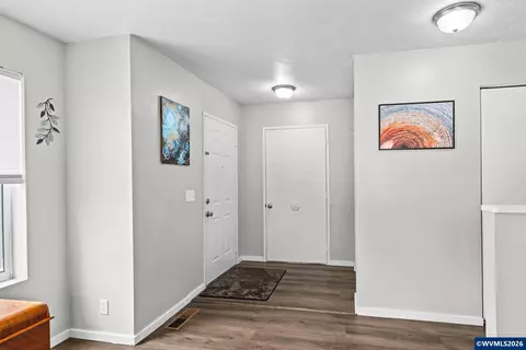 Entry Way - 1107 Echo Hollow Rd, Eugene, OR 97402 photo 1 of 1