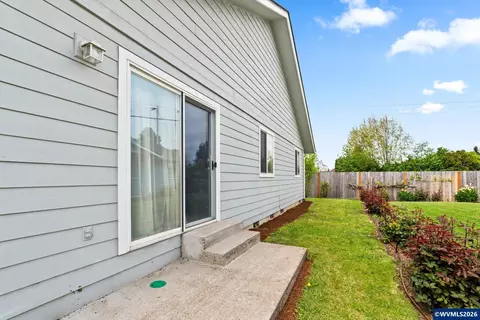 Exterior - 1107 Echo Hollow Rd, Eugene, OR 97402 photo 5 of 8