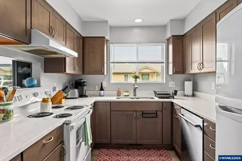 Kitchen - 1107 Echo Hollow Rd, Eugene, OR 97402 photo 3 of 3