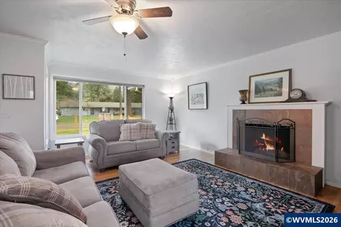 Living - 247 Cedar St, Lyons, OR 97358 photo 2 of 5