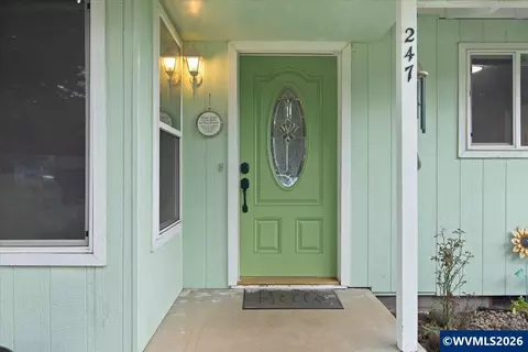 Entry Way - 247 Cedar St, Lyons, OR 97358 photo 1 of 3