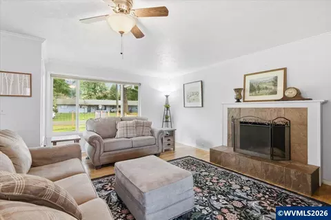 Living - 247 Cedar St, Lyons, OR 97358 photo 3 of 5