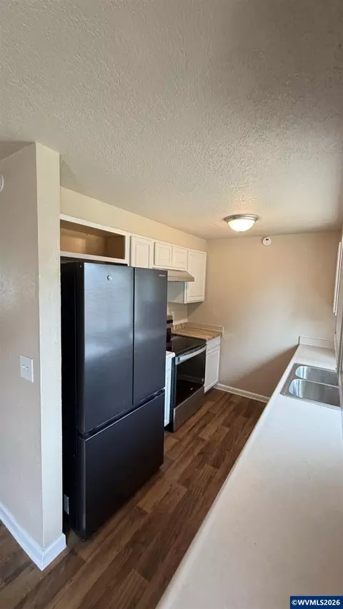 Kitchen - 411 NE 3rd St, Willamina, OR 97396 photo 2 of 5