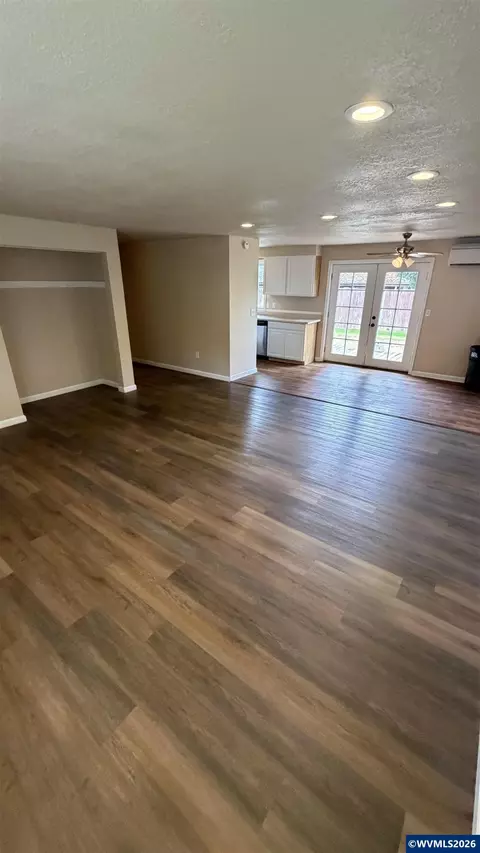 Living - 411 NE 3rd St, Willamina, OR 97396 photo 2 of 3