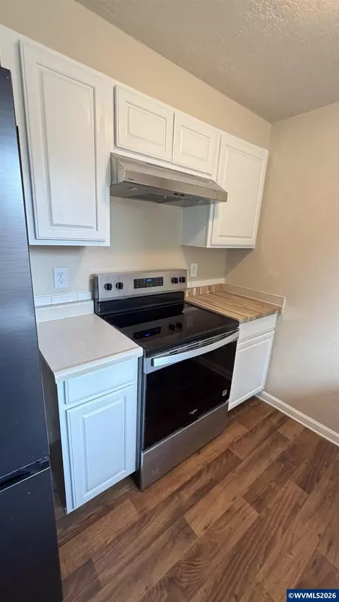 Kitchen - 411 NE 3rd St, Willamina, OR 97396 photo 3 of 5