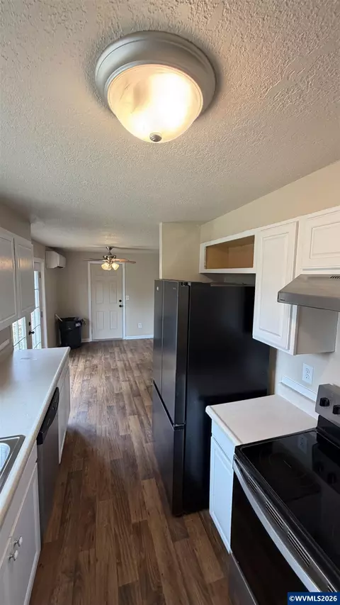 Kitchen - 411 NE 3rd St, Willamina, OR 97396 photo 5 of 5