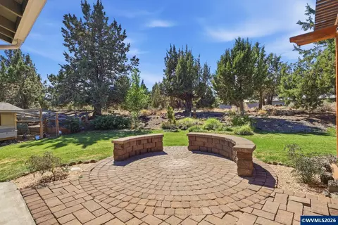 Exterior - 23525 Bear Creek Rd, Bend, OR 97701 photo 9 of 9