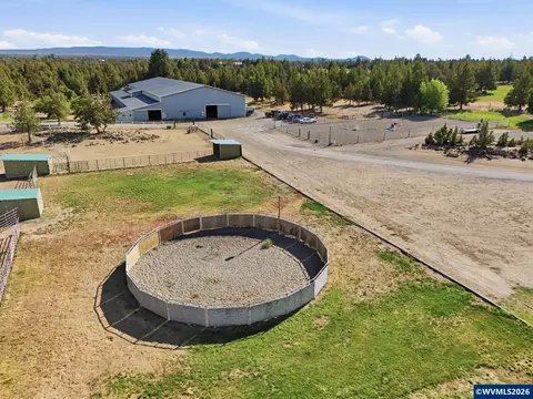 Exterior - 23525 Bear Creek Rd, Bend, OR 97701 photo 4 of 9