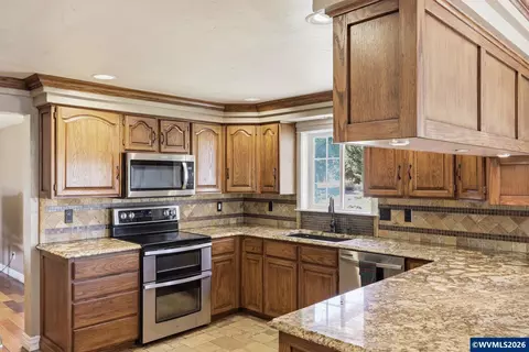Kitchen - 23525 Bear Creek Rd, Bend, OR 97701 photo 1 of 2