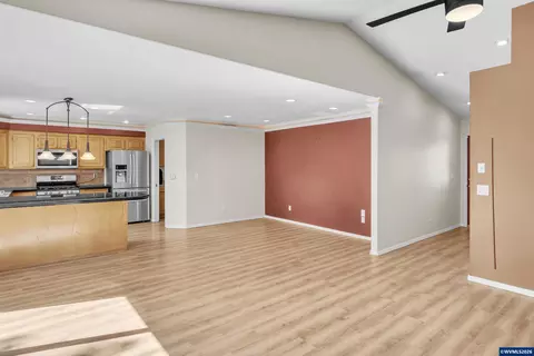 Living - 4236 Geranium Ave NE, Salem, OR 97305 photo 2 of 2