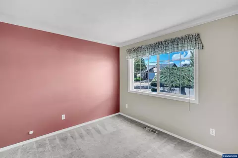 Bedroom - 4236 Geranium Ave NE, Salem, OR 97305 photo 3 of 6