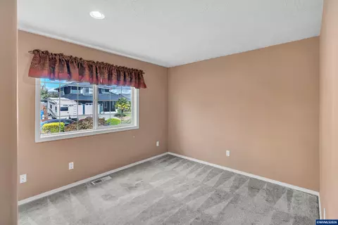 Bedroom - 4236 Geranium Ave NE, Salem, OR 97305 photo 5 of 6