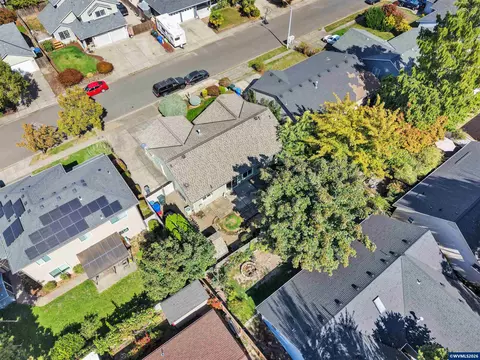 View/Area - 4236 Geranium Ave NE, Salem, OR 97305 photo 1 of 2