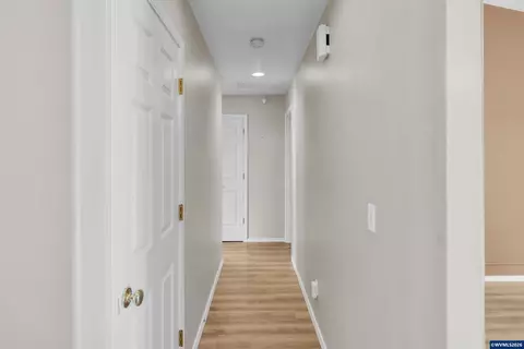 Entry Way - 4236 Geranium Ave NE, Salem, OR 97305 photo 4 of 4