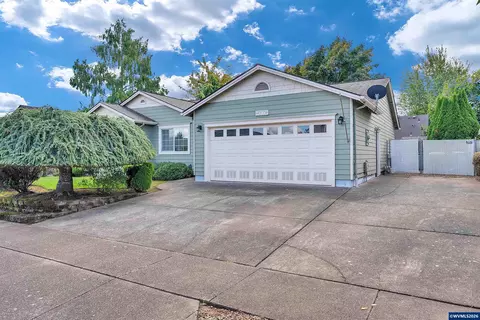 Exterior - 4236 Geranium Ave NE, Salem, OR 97305 photo 2 of 4