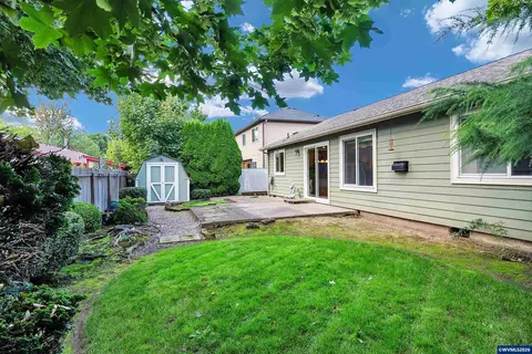 Exterior - 4236 Geranium Ave NE, Salem, OR 97305 photo 3 of 4