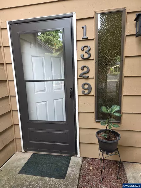 1329 Madras St SE, Salem, OR 97306