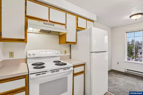 Kitchen - 1149 D St, Independence, OR 97351 photo 6 of 7