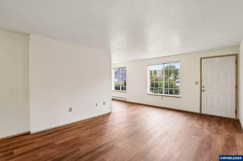 Living - 1149 D St, Independence, OR 97351 photo 4 of 11