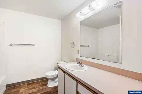Bath - 1149 D St, Independence, OR 97351 photo 3 of 4